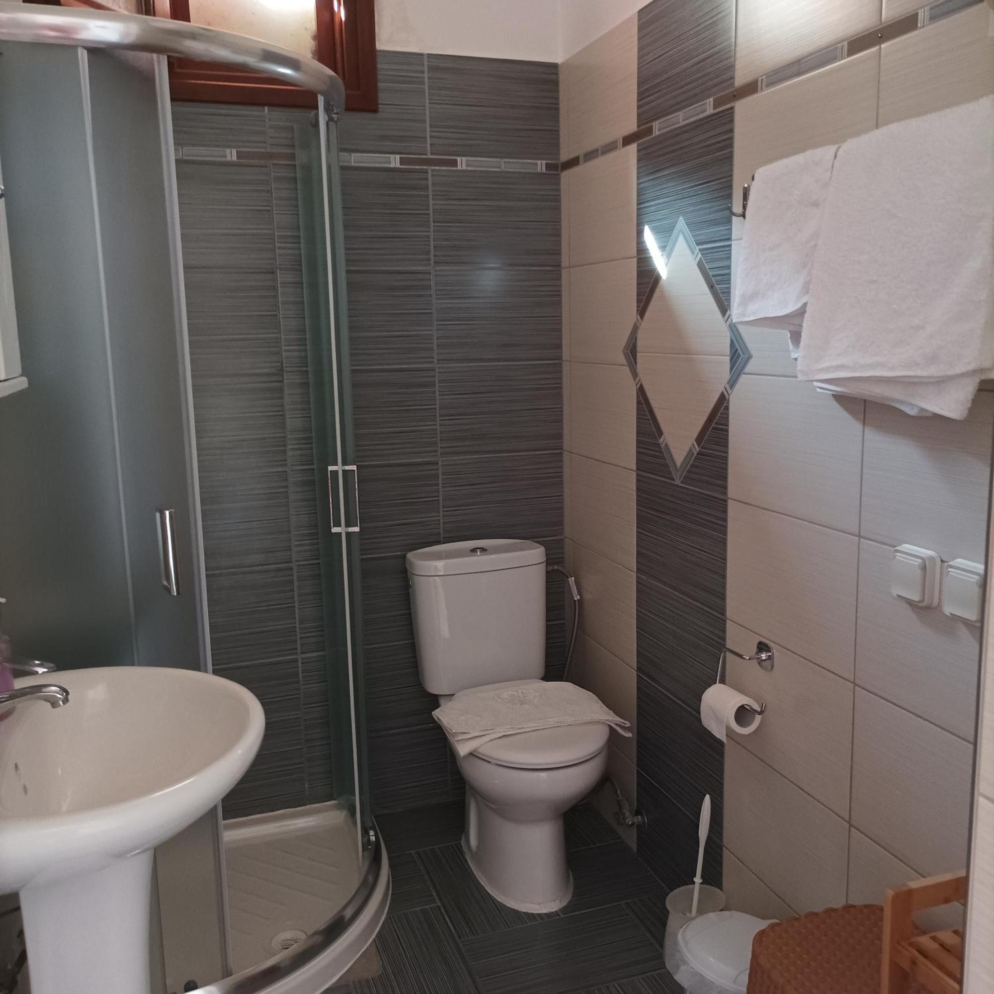 Pedi Breeze Lägenhet Symi Exteriör bild